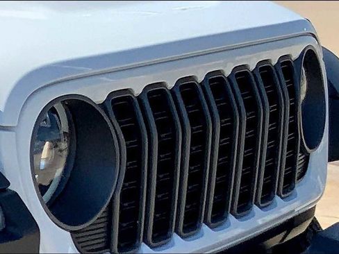 Used 2025 Jeep Wrangler Unlimited Rubicon image 28