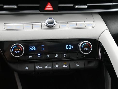 New 2025 Hyundai Elantra Limited image 19