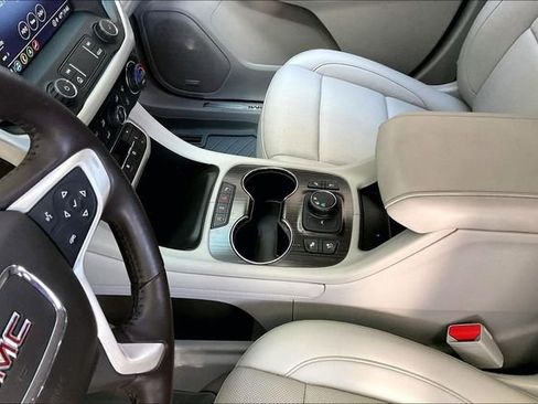 Used 2021 GMC Acadia SLT w/ Preferred Package image 13