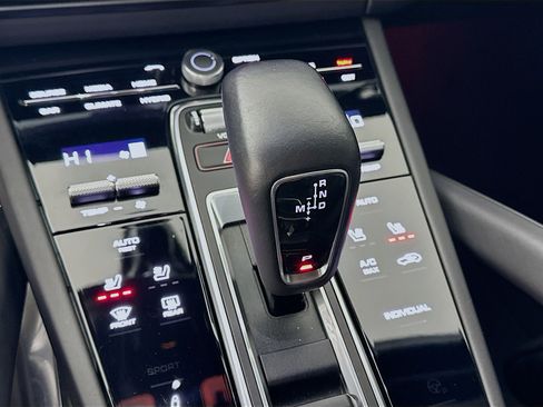 Used 2020 Porsche Cayenne Turbo S AWD/4WD image 21