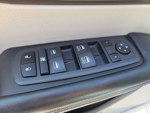 Used 2022 Chrysler Voyager LX FWD image 20