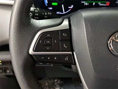 Used 2025 Toyota Sienna XLE image 24