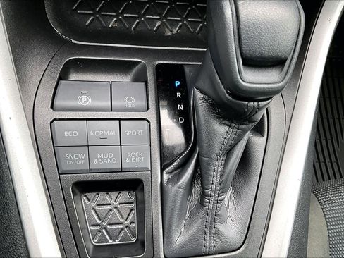 Certified 2023 Toyota RAV4 LE image 33