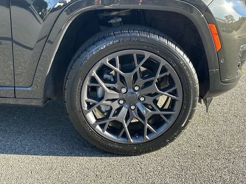 Used 2023 Jeep Grand Cherokee L Summit AWD/4WD image 13