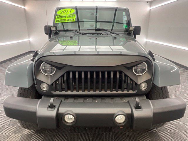 Used 2014 Jeep Wrangler Unlimited Sahara w/ Dual Top Group AWD/4WD image 2