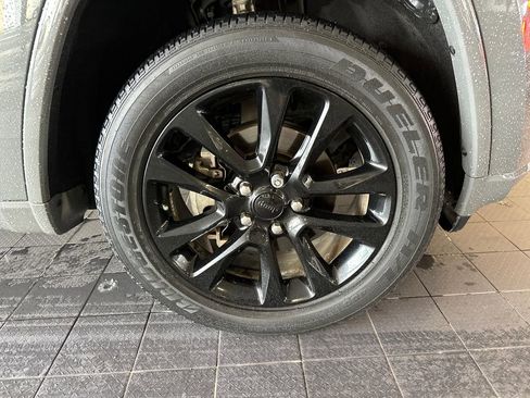 Used 2020 Jeep Grand Cherokee Altitude AWD/4WD image 13