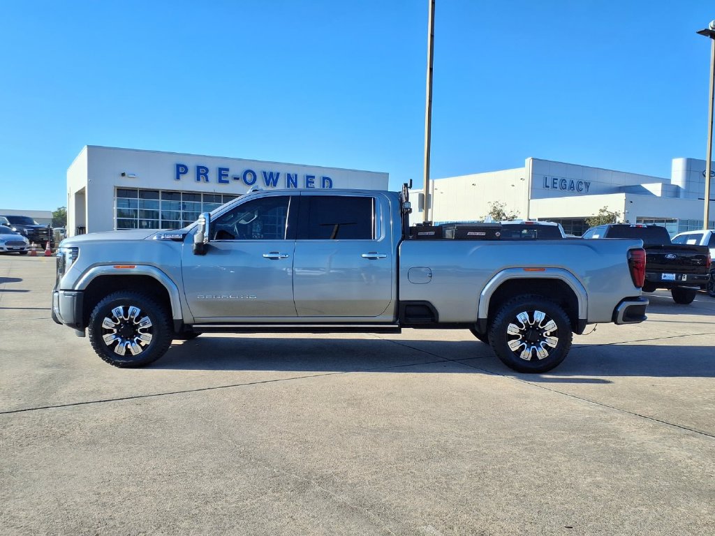 Used 2024 GMC Sierra 3500 Denali w/ Denali Reserve Package AWD/4WD image 3
