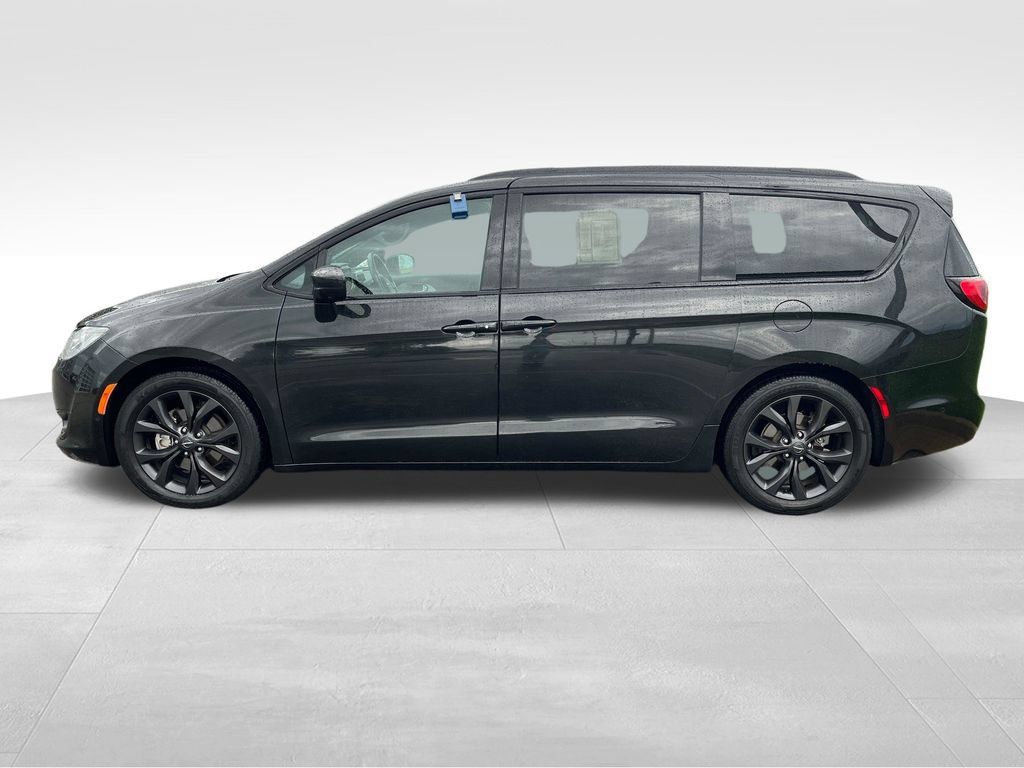 Used 2020 Chrysler Pacifica Touring-L w/ Advanced Safetytec Group FWD image 2