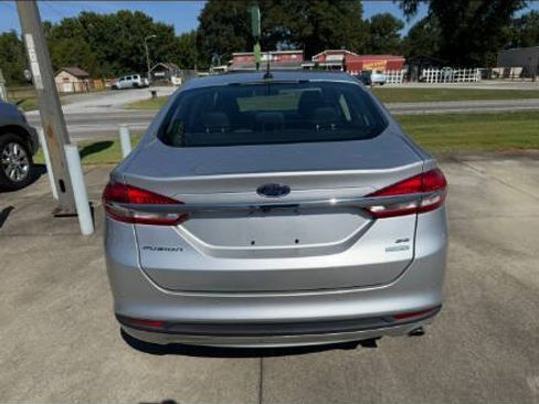 Used 2018 Ford Fusion SE w/ Fusion SE Technology Package FWD image 4