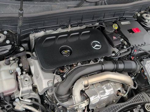 Certified 2025 Mercedes-Benz GLB 250 4MATIC image 21