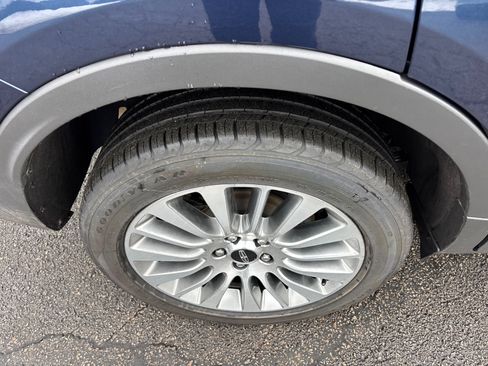 Used 2017 Lincoln MKC Reserve w/ Lincoln MKC Climate Package image 10