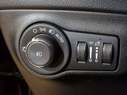 Used 2020 Jeep Compass Latitude FWD image 15
