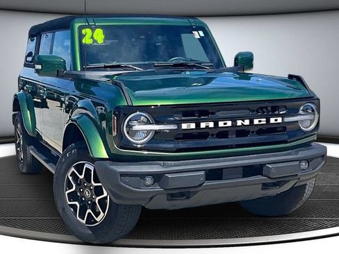 Used 2024 Ford Bronco Outer Banks AWD/4WD image 3
