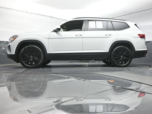 Used 2024 Volkswagen Atlas SE FWD image 37
