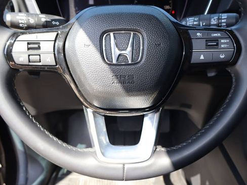 Used 2025 Honda Pilot EX-L image 11