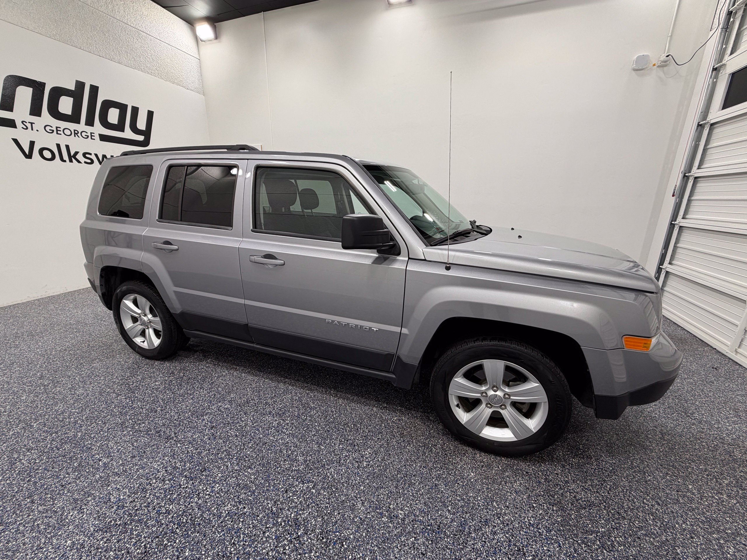 Used 2015 Jeep Patriot Latitude FWD image 8
