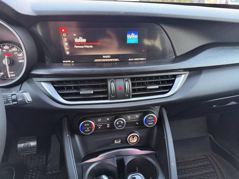 Used 2019 Alfa Romeo Stelvio AWD image 33