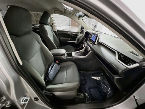 Used 2025 Toyota RAV4 LE FWD image 31