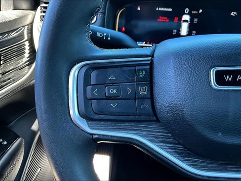 Used 2024 Jeep Wagoneer L Series II w/ Flexible Seating Group AWD/4WD image 11