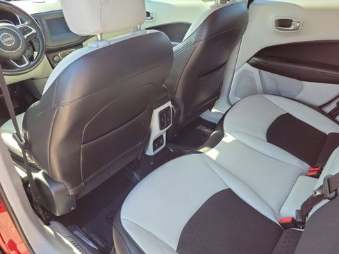 Used 2019 Jeep Compass Latitude image 13