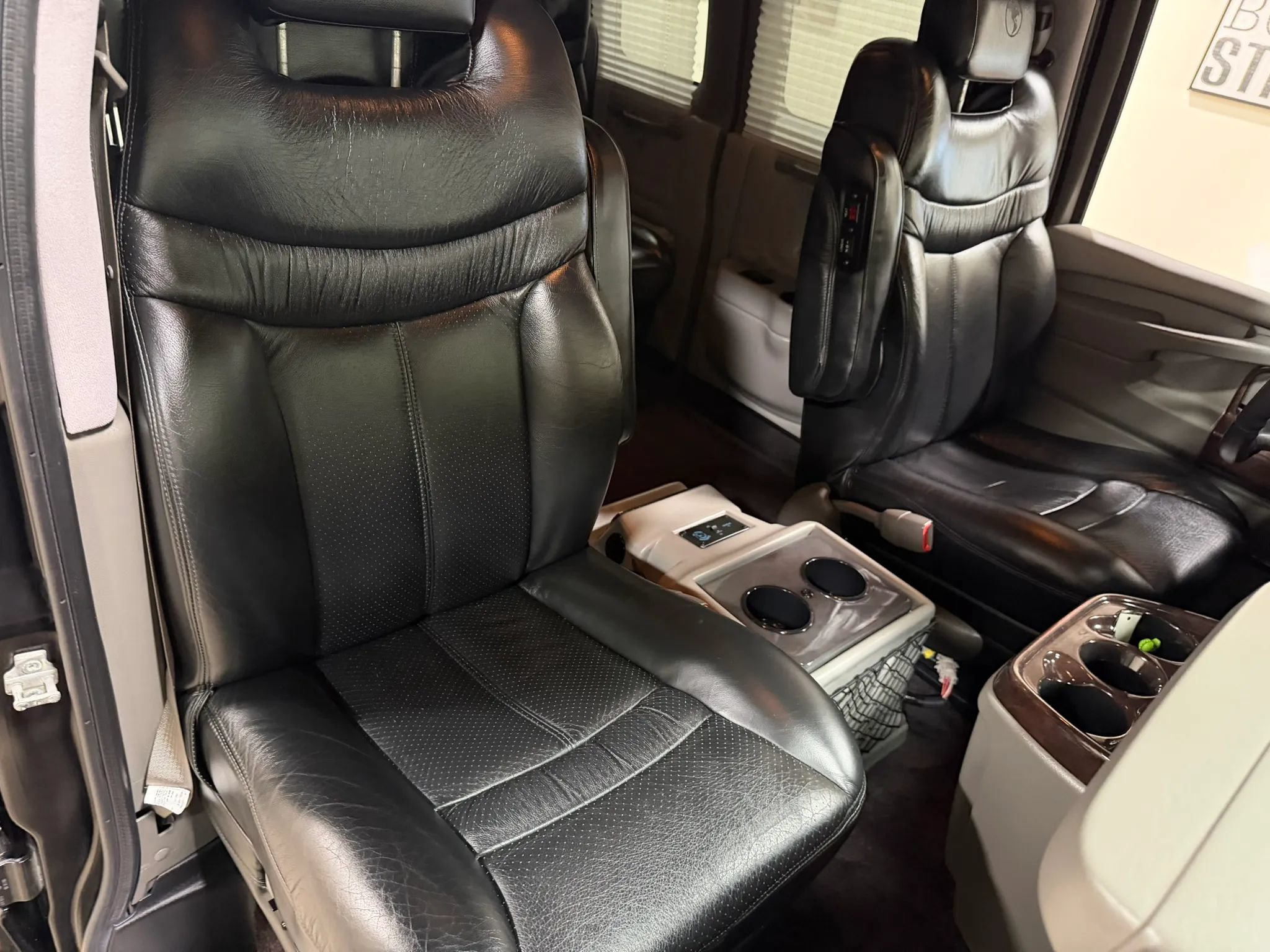 Used 2007 GMC Savana 1500 AWD w/ Preferred Equipment Group image 38