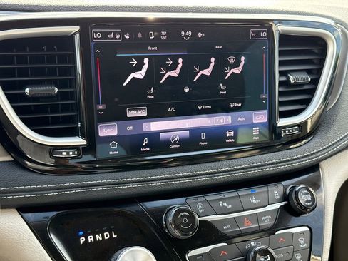Used 2023 Chrysler Pacifica Touring-L FWD image 22