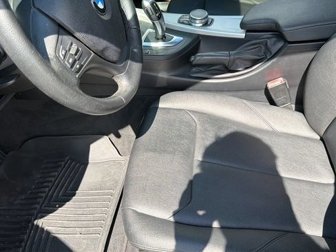 Used 2018 BMW 320i xDrive Sedan w/ Convenience Package AWD/4WD image 16