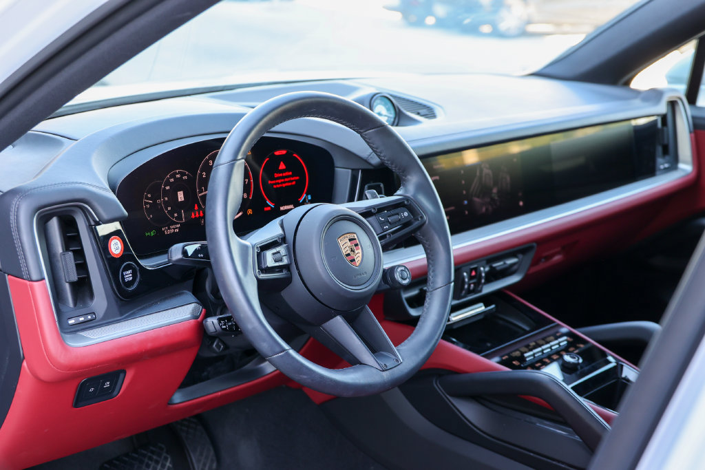 Certified 2026 Porsche Cayenne Coupe AWD/4WD image 4