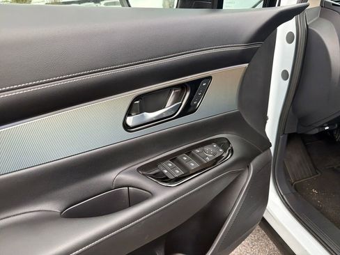 Certified 2025 Nissan Murano SL image 16