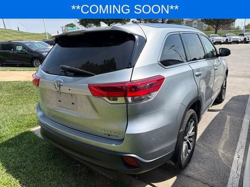 Used 2018 Toyota Highlander XLE AWD/4WD image 4