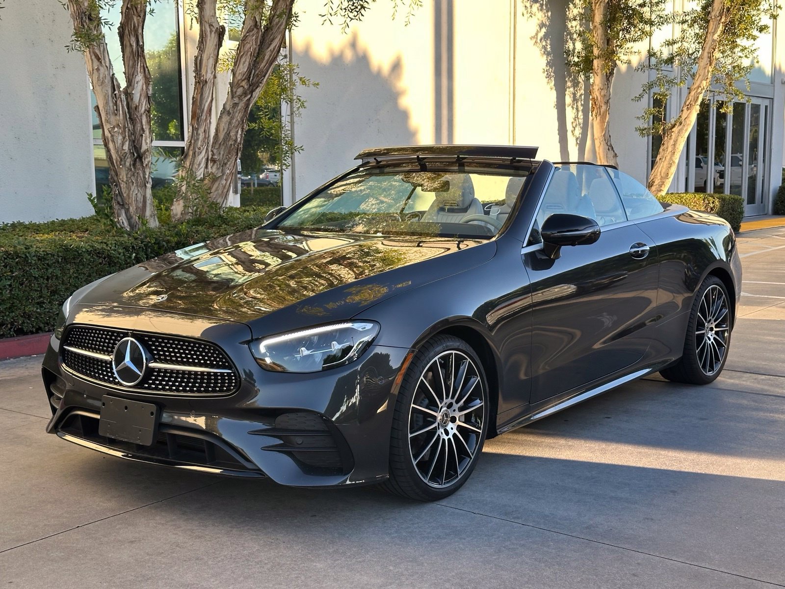 Used 2023 Mercedes-Benz E 450 Cabriolet image 2