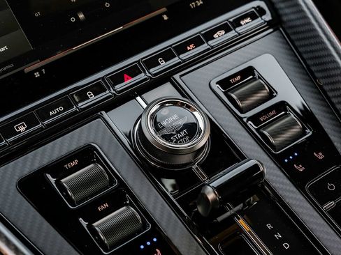Used 2024 Aston Martin DB12 Coupe RWD image 16