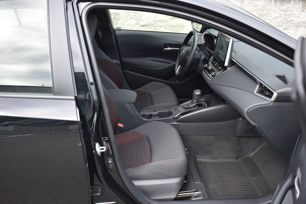 Used 2026 Toyota Corolla SE FWD image 25