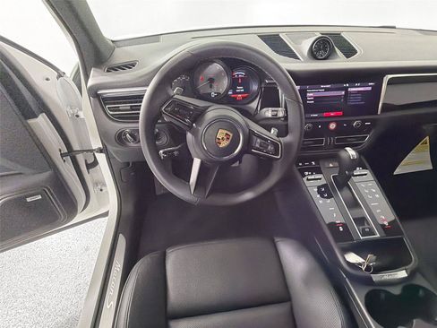Used 2025 Porsche Macan S AWD/4WD image 18