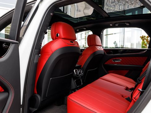 Certified 2023 Bentley Bentayga AWD/4WD image 34