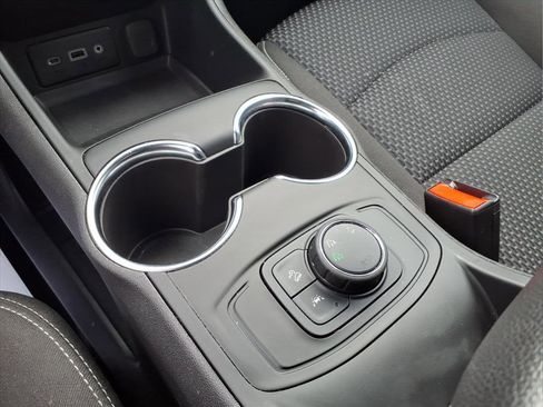 Used 2024 GMC Terrain SLE image 15