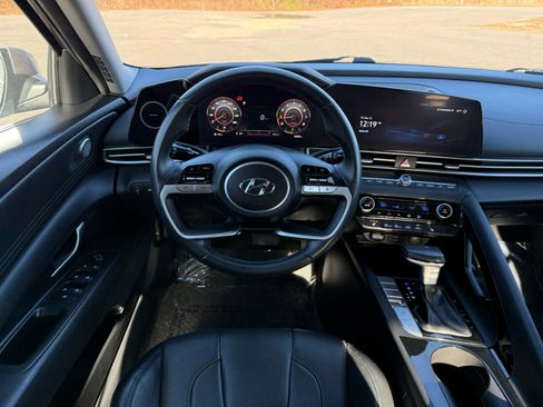 Used 2023 Hyundai Elantra Limited image 20