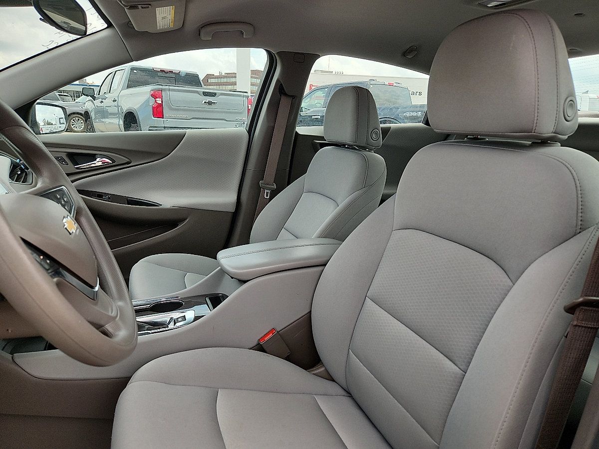 Used 2025 Chevrolet Malibu LT FWD image 9