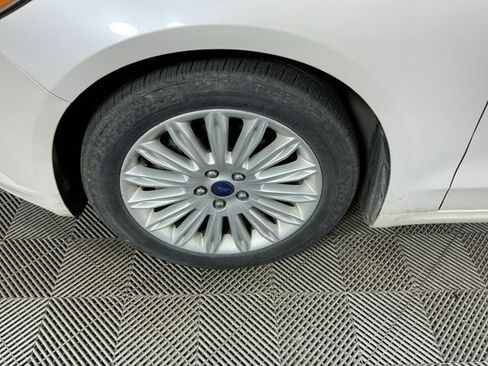 Used 2016 Ford Fusion SE w/ Equipment Group 502A FWD image 9