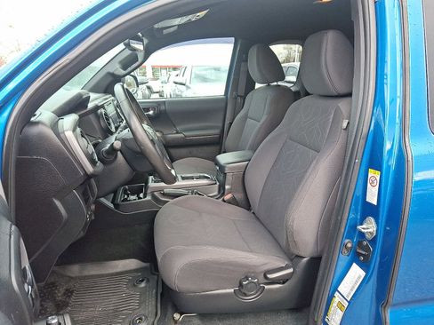 Used 2018 Toyota Tacoma TRD Sport image 15