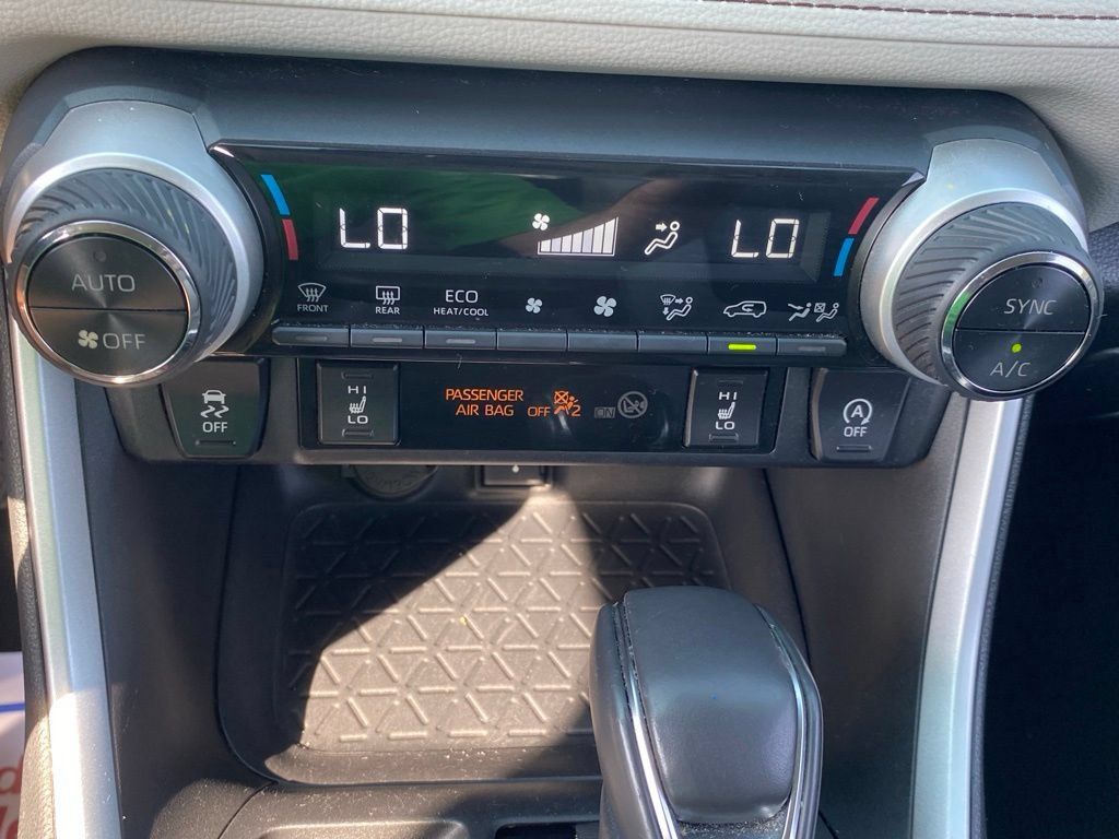 Used 2020 Toyota RAV4 XLE Premium AWD/4WD image 25