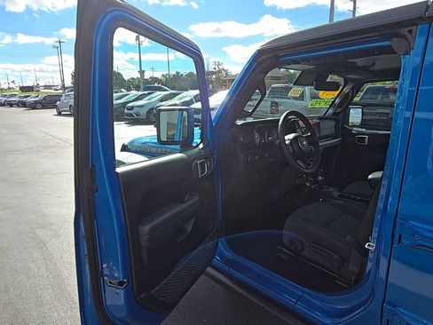 Certified 2024 Jeep Wrangler Unlimited Rubicon w/ Technology Group image 14