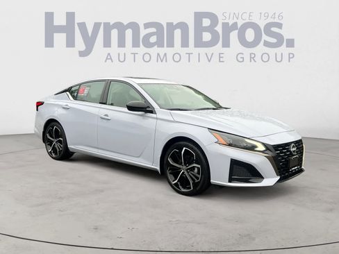 Certified 2025 Nissan Altima 2.5 SR w/ SR Premium Package image 1