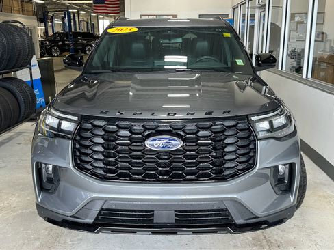 Used 2025 Ford Explorer ST-Line w/ Premium Package AWD/4WD image 3