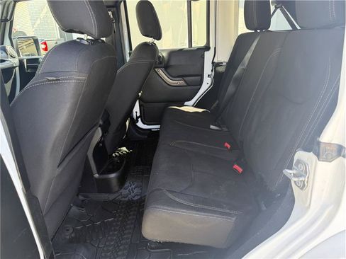 Used 2018 Jeep Wrangler Unlimited Sport AWD/4WD image 17