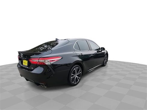 Used 2019 Toyota Camry SE w/ Convenience Package image 8
