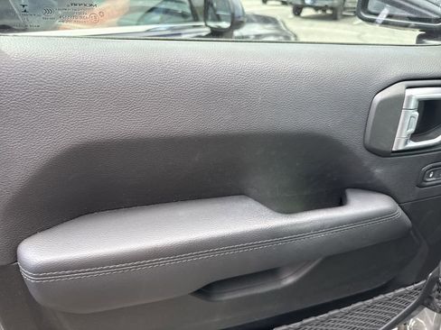 Used 2021 Jeep Wrangler Unlimited Sahara image 12