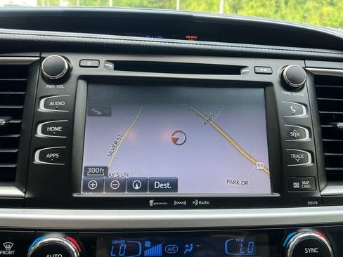 Used 2018 Toyota Highlander XLE AWD/4WD image 18