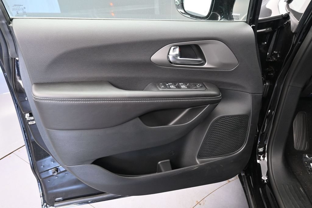 New 2027 Chrysler Pacifica LX FWD image 13