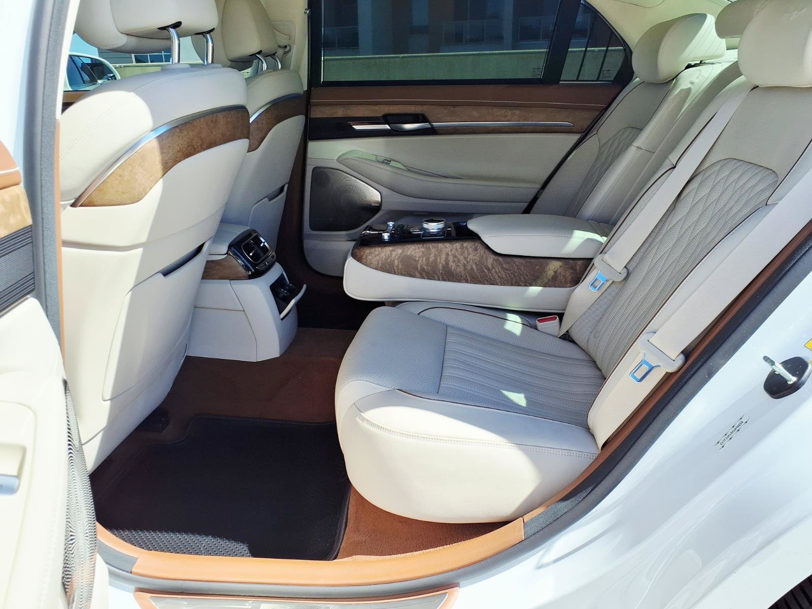 Used 2021 Genesis G90 3.3T Premium RWD image 16